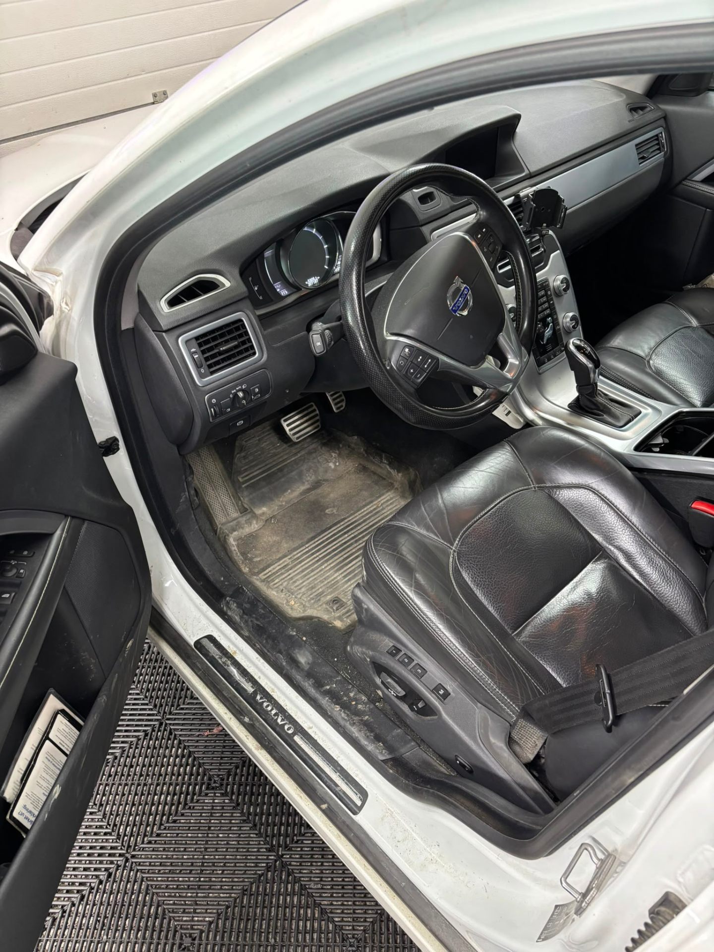 Invändig rekond – Volvo – före