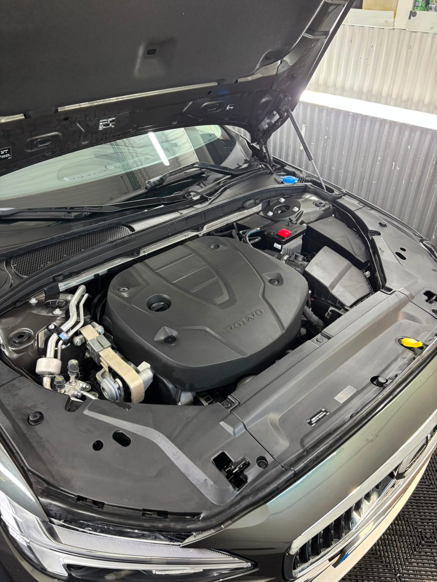 Motortvätt – Volvo V90 – efter