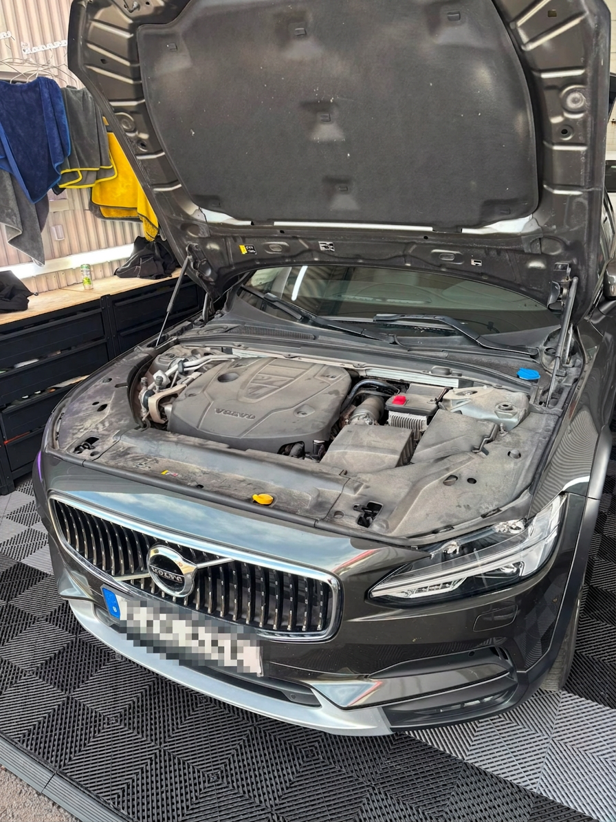 Motortvätt – Volvo V90 – före