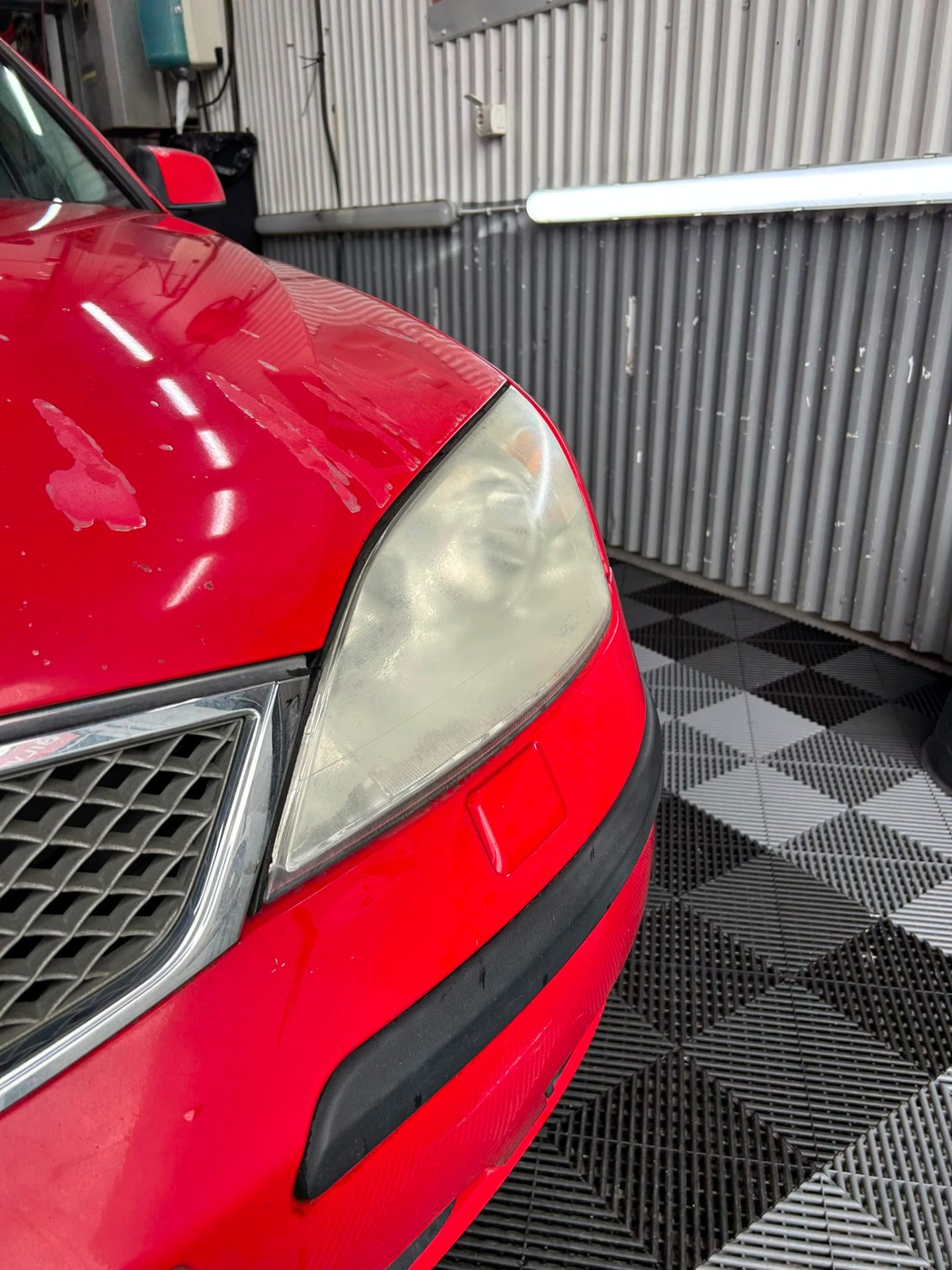 Strålkastarrenovering – Ford Mondeo – före
